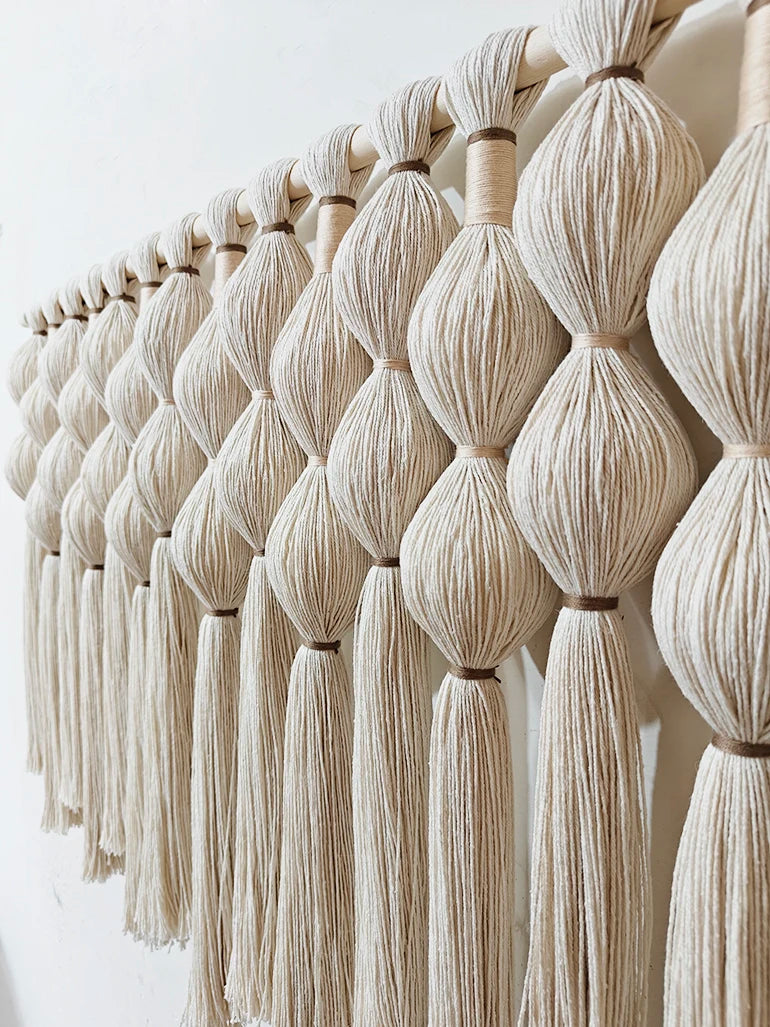 Large 100×60 cm boho macramé wall hanging with tassels and wood accents – natural cotton decor